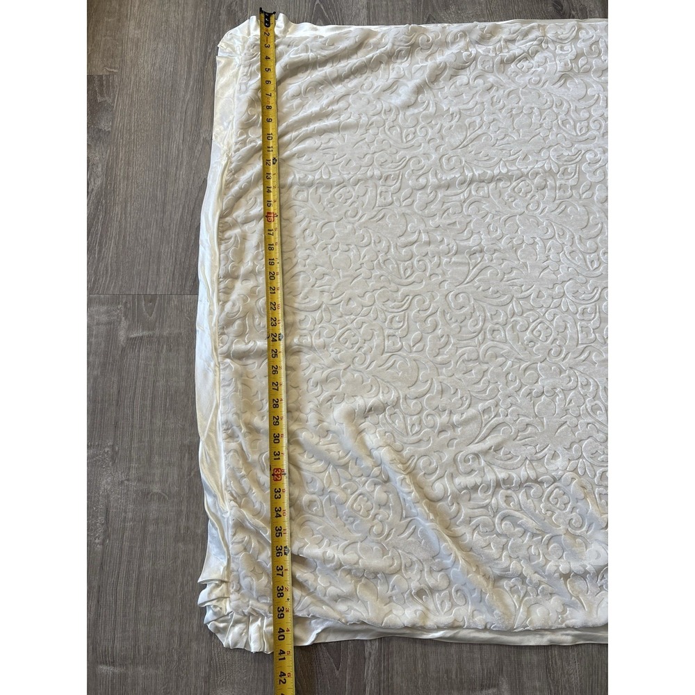 Giraffe At Home‎ Throw Blanket 41x55 Embossed Damask Silk Blend Satin Trim Cream - Picture 4 of 12